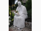 Pomnik - Ławeczka Jan Paweł II rzeźba , marmur 